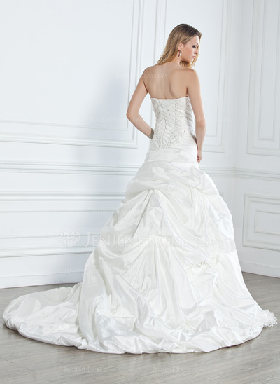 A-Line/Princess Sweetheart Chapel Train Taffeta Wedding Dress With Ruffle Lace Beadwork Flower(s) (002005315)