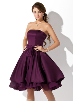 A-Line/Princess Strapless Knee-Length Chiffon Satin Homecoming Dress With Ruffle (022020929)