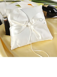 semplice anello cuscino design in satin avorio con un nodo elegante(103018238)