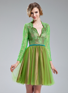 Vestidos princesa/ Formato A Decote V Na altura do joelho Tule Charmeuse Vestidos de cocktail com Renda Bordado (016019705)