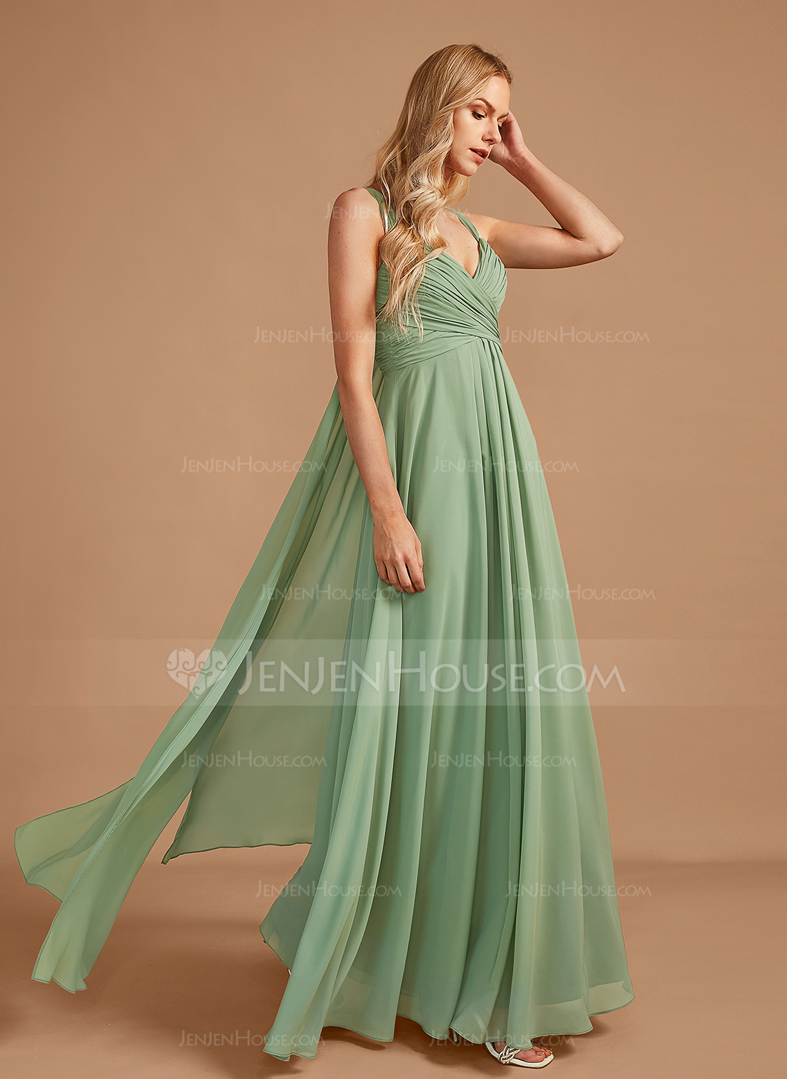 A-linja v-kaula lattiaa hipova pituus sifonki morsiusneitojen mekko jossa rypytys 