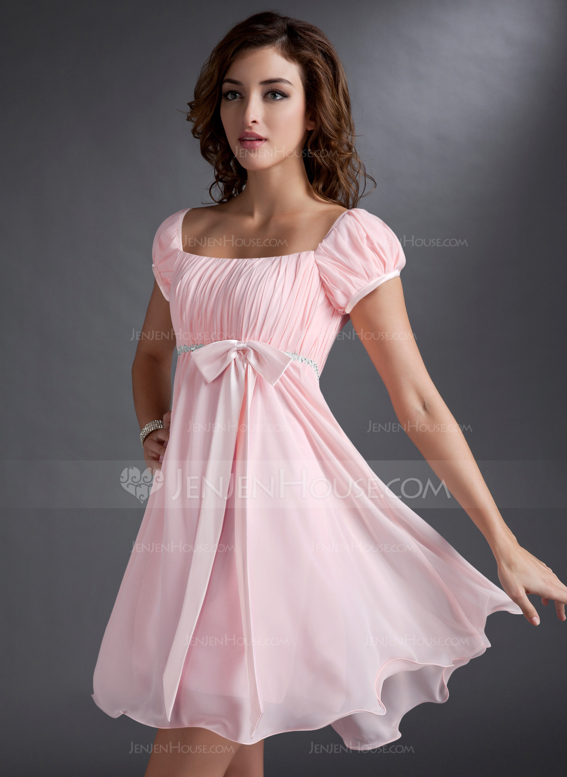 Jurk van de chiffon met vierkant kralen