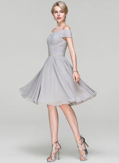 A-line kjole Bare skuldre Knelengde Chiffong Cocktailkjole med Frynse Profilering 