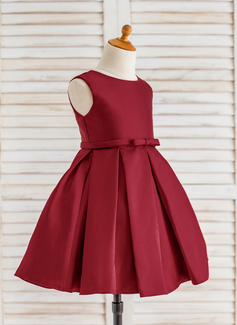 A-Linien-Kleid Rundhals Knielang Satin Blumenmädchenkleid mit Schleife 