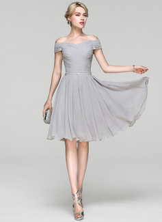 A-line kjole Bare skuldre Knelengde Chiffong Cocktailkjole med Frynse Profilering 