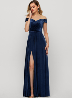 Jurk maximum van fluwelen met off-the-shoulder strapless plooirok