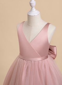 Prinzessin V-Ausschnitt Bodenlang Tüll Satin Blumenmädchenkleid mit Schleife Schärpe 