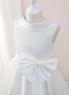 Robe princesse avec nœud en dentelle