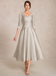 Robe trapèze avec plis en satin