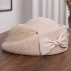 Mulher lã boina pillbox com laço de pérolas para o outono/inverno