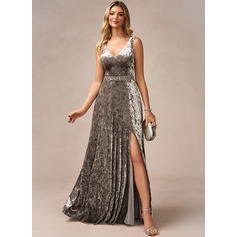 A-linja v-kaula lattiaa hipova pituus sametti iltapuku jossa helmikoristelu (017219182)