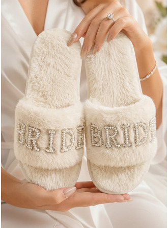 Zapatillas peludas novia letras de perlas