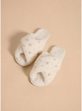 Chaussons pelés à décor de perles