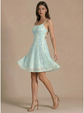 Col carré à fines bretelles paillettes robe