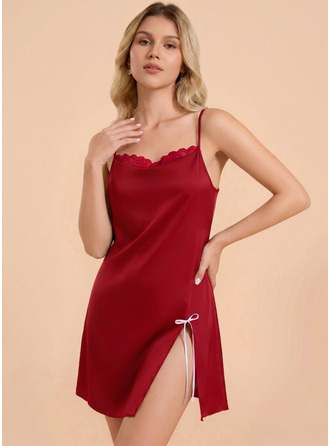 Vestido de noche slip satén encaje cuello cowl ranura lateral moño contraste