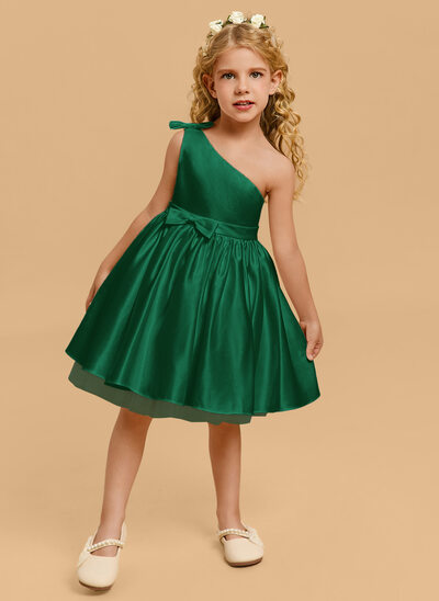 A-linja yksiolkaiminen polvipituinen satiini kukka tyttö mekot jossa keula 