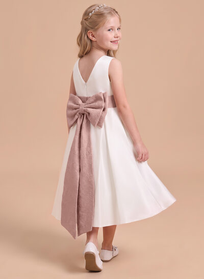 Vestido línea a desmontable con lazo de satén