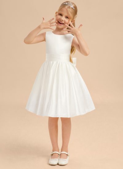 Vestido línea a desmontable con lazo de satén