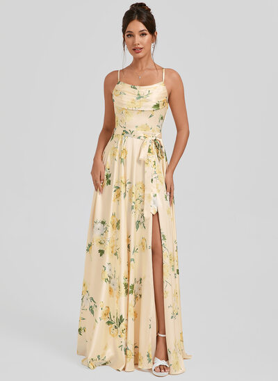 Robe de demoiselle d'honneur trapèze col bénitier longueur ras du sol satin mat avec volants 