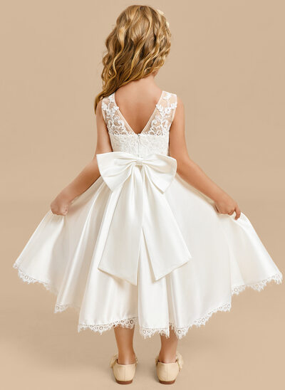 Robe trapèze avec nœud en dentelle